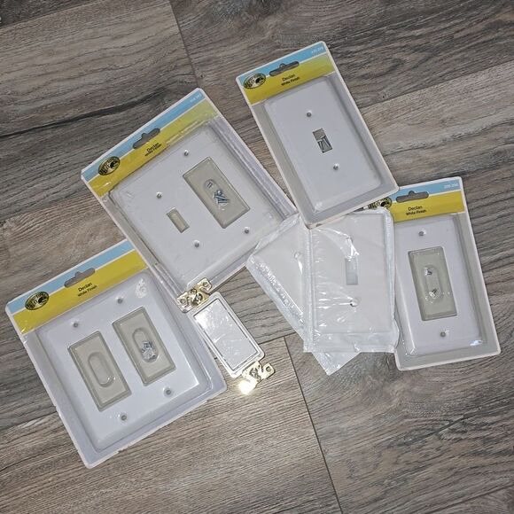 NWT, White Outlet Covers and Light Switch Bundle - Picture 1 of 1